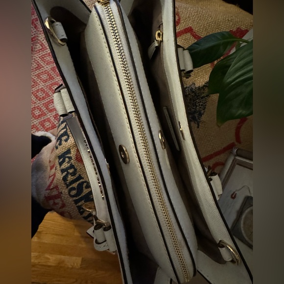 Michael Kors Savannah Saffiano Large Leather Satchel - Picture 3 of 7